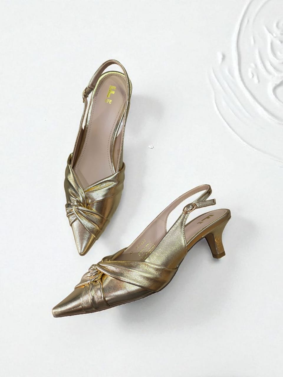 Zapatilla EFE color Oro