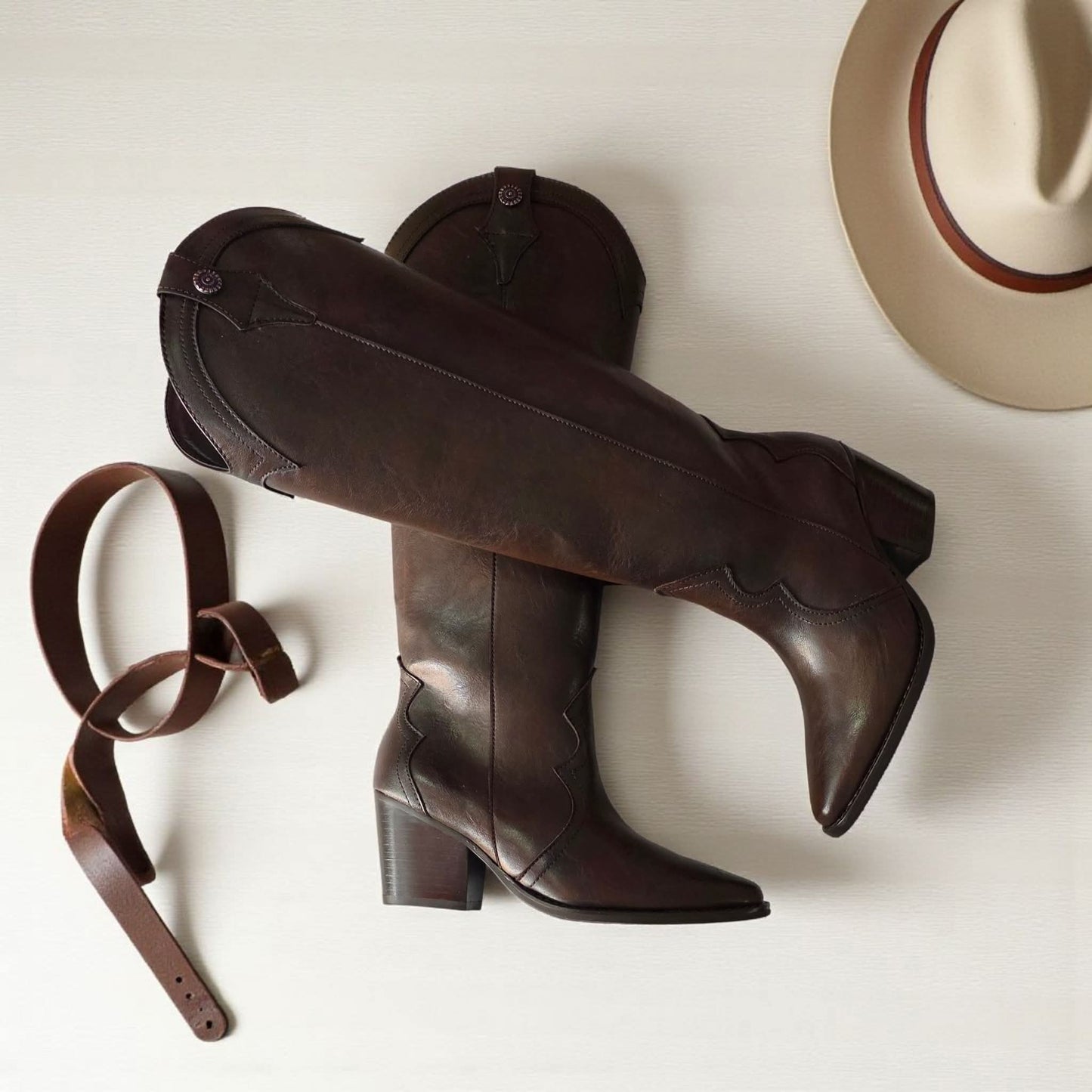 Bota Gillio sintética café